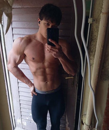 Foto di nudo di fuga di OnlyFans di Andrewad