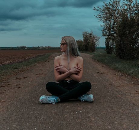 Foto di nudo di fuga di OnlyFans di Sarisafari32