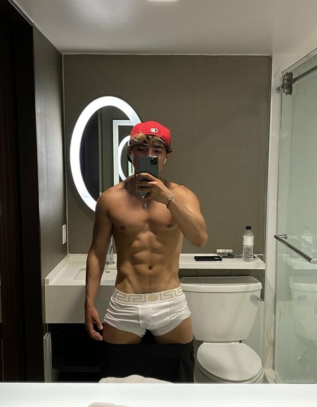 Foto di nudo di fuga di OnlyFans di Prettyboyaedan