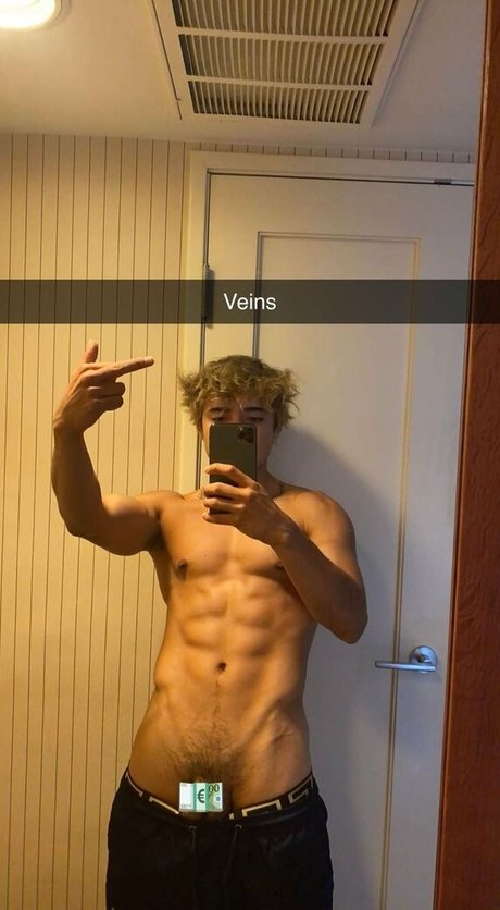 Foto di nudo di fuga di OnlyFans di Prettyboyaedan
