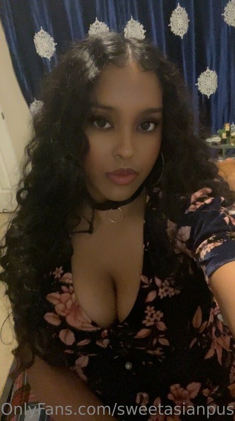 Foto di nudo di fuga di OnlyFans di Sweetasianpussy