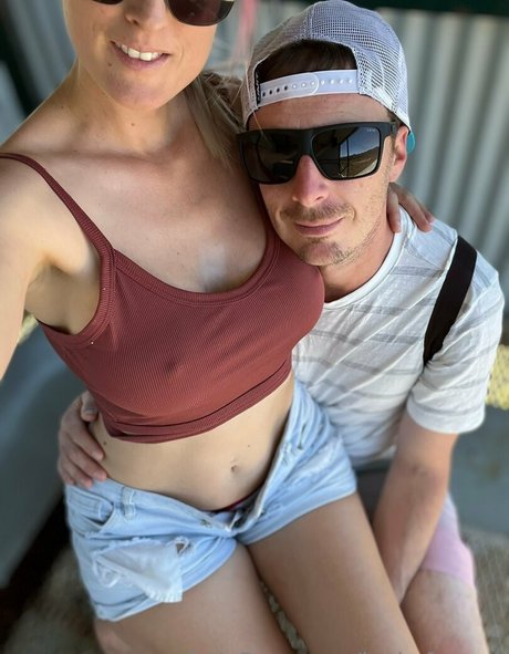 Foto di nudo di fuga di OnlyFans di Luckyfarmer