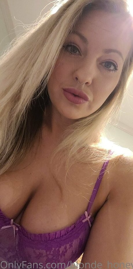 Blondehoney22
