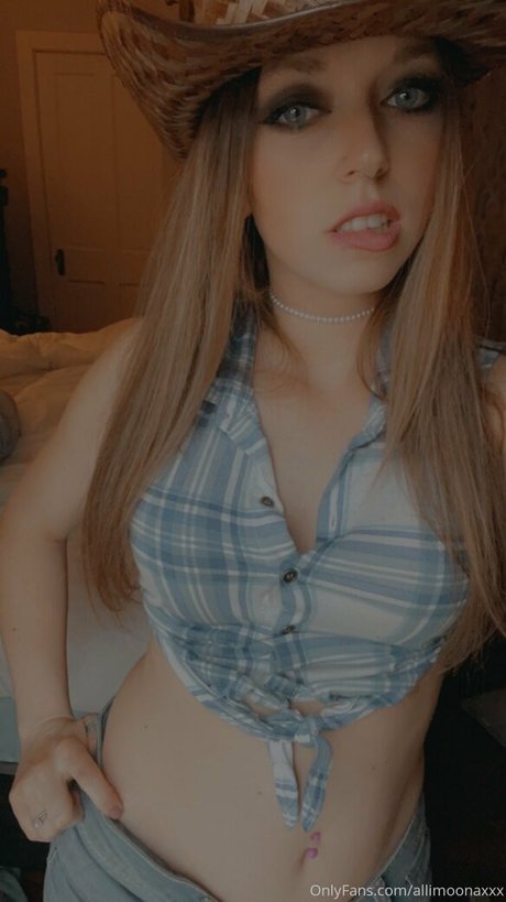 Allimoonaxxx
