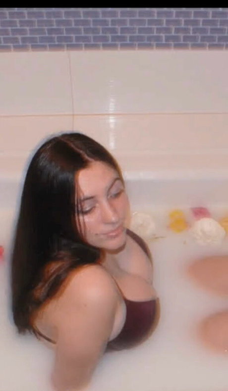 Foto di nudo di fuga di OnlyFans di Lily P
