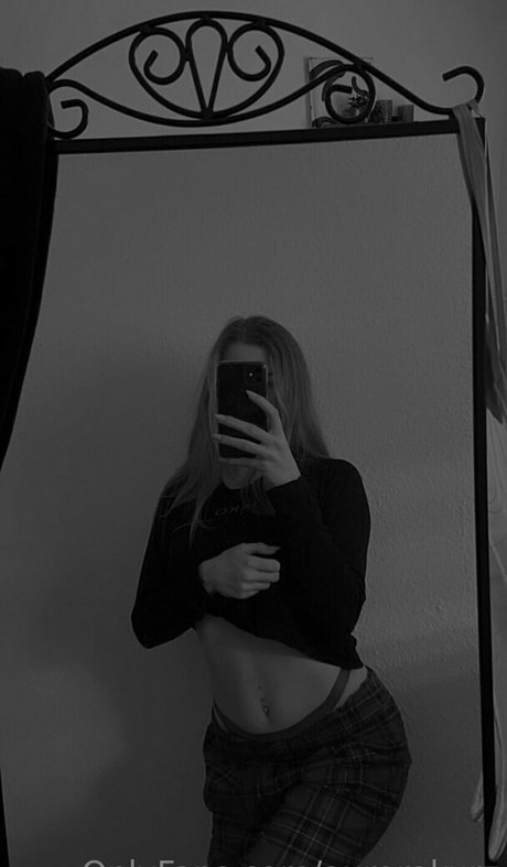 Foto di nudo di fuga di OnlyFans di Aurorakurz