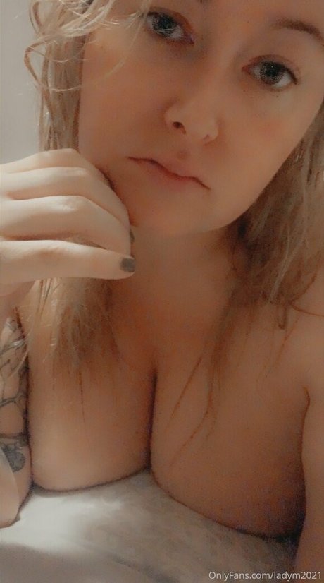 Foto di nudo di fuga di OnlyFans di Ladym2021