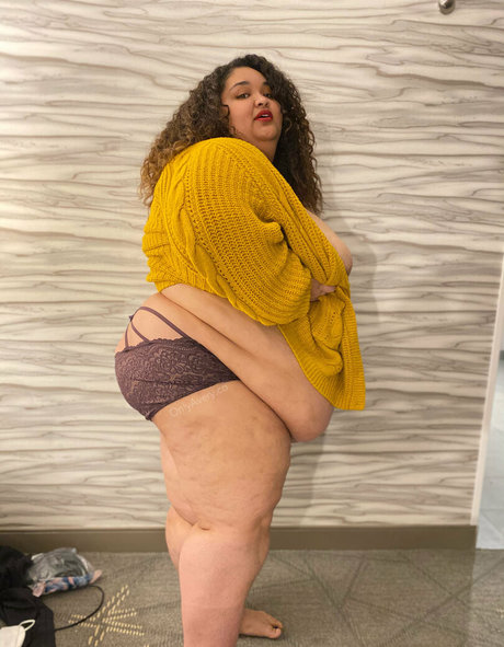 Foto di nudo di fuga di OnlyFans di Averyssbbw