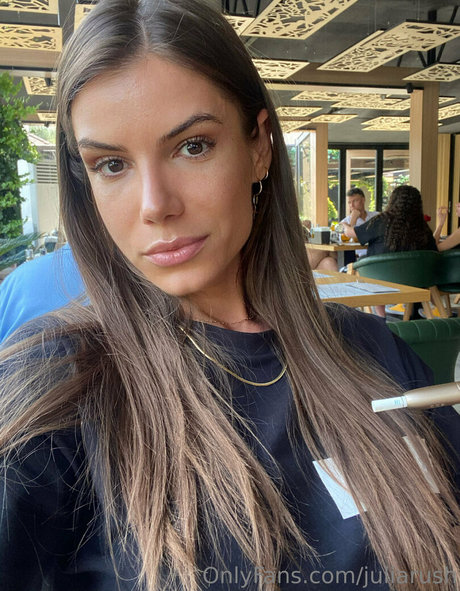 Foto di nudo di fuga di OnlyFans di Julia Rush