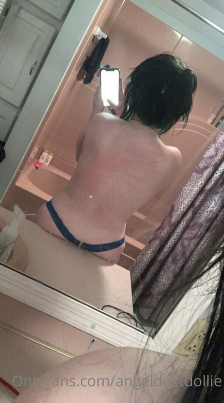 Foto di nudo di fuga di OnlyFans di Angeldustdollie