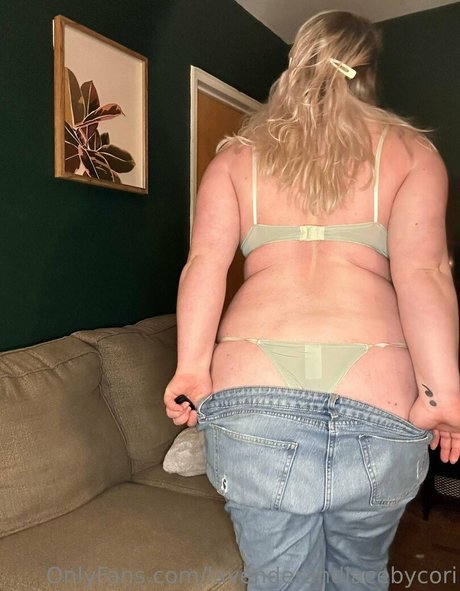 Foto di nudo di fuga di OnlyFans di Lavenderandlacebycori