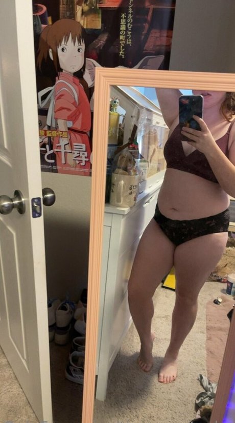 Foto di nudo di fuga di OnlyFans di Tinycarrotcake