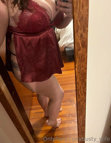 Bustywife
