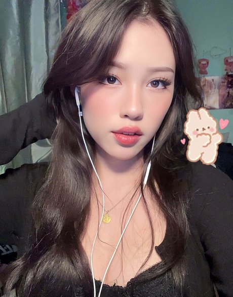 Foto di nudo di fuga di OnlyFans di Basiilleaf