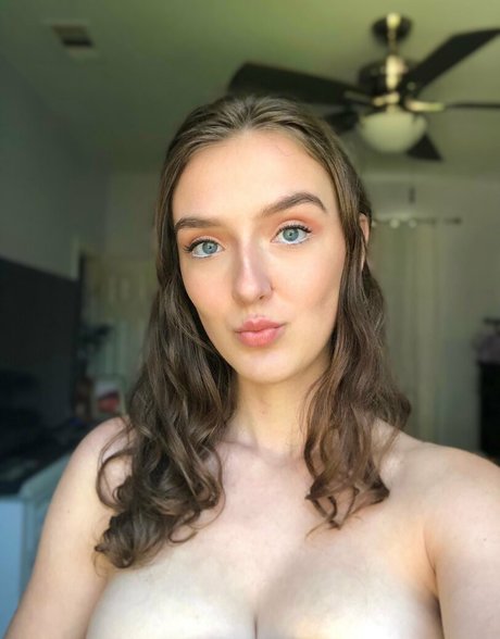 Foto di nudo di fuga di OnlyFans di Foxyopheliaa