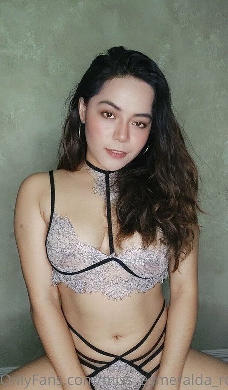 Foto di nudo di fuga di OnlyFans di Missesmeraldarodriguez