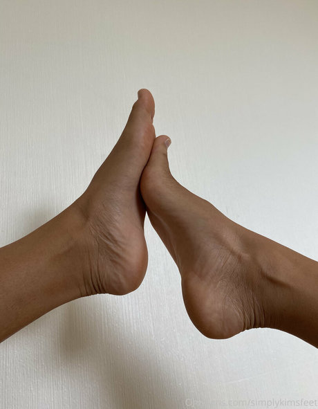 Foto di nudo di fuga di OnlyFans di Simplykimsfeet