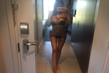 Foto di nudo di fuga di OnlyFans di Kahina