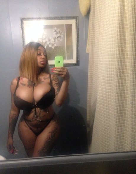 Foto di nudo di fuga di OnlyFans di Creamyexotica