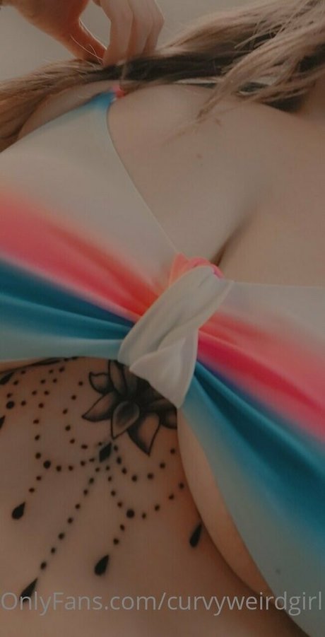 Foto di nudo di fuga di OnlyFans di Curvyweirdgirl