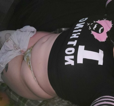 Foto di nudo di fuga di OnlyFans di Misskweencunt