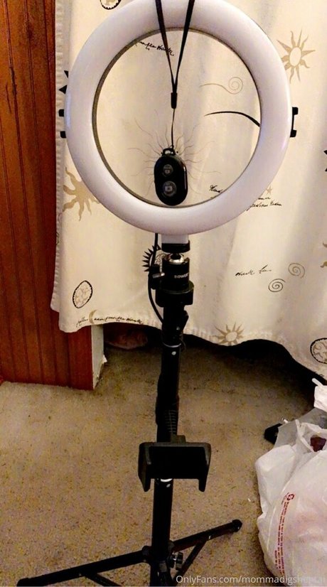 Foto di nudo di fuga di OnlyFans di Mommadigshentai