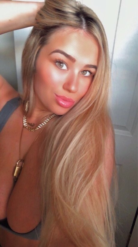 Foto di nudo di fuga di OnlyFans di Tatiana Gianacopoulos