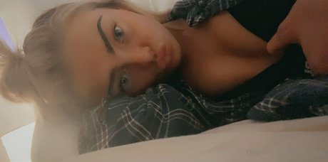 Foto di nudo di fuga di OnlyFans di Bellahaleyyy