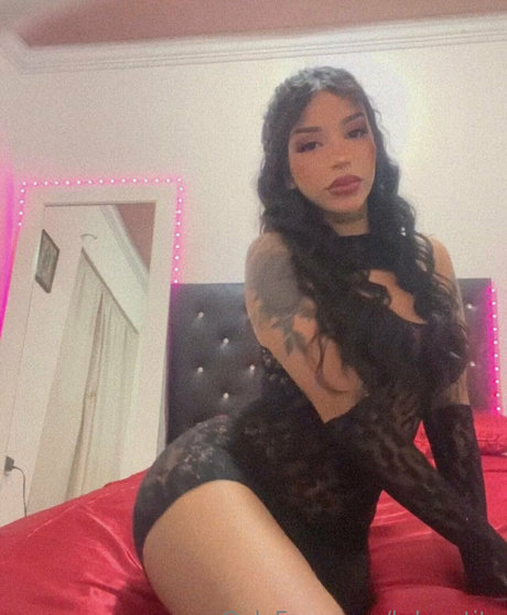 Foto di nudo di fuga di OnlyFans di Krlypetite