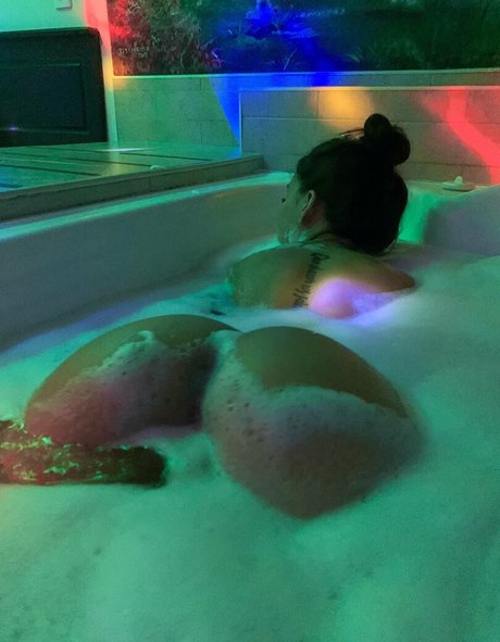 Foto di nudo di fuga di OnlyFans di Valentinachica4