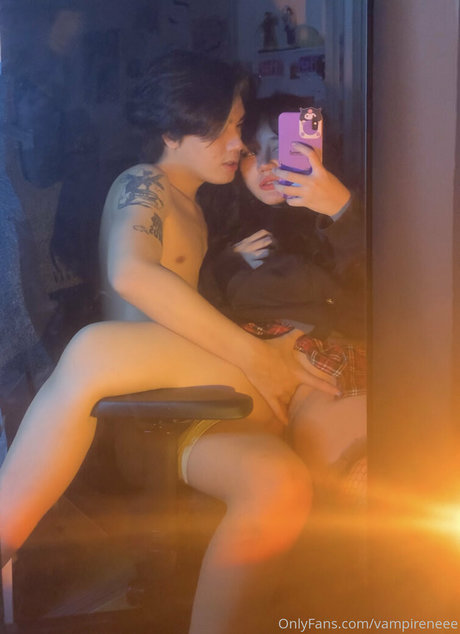 Foto di nudo di fuga di OnlyFans di Vampireneee