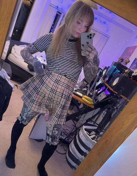Foto di nudo di fuga di OnlyFans di Emilypiexo