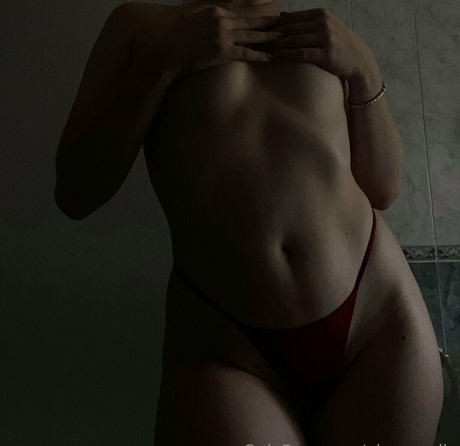Foto di nudo di fuga di OnlyFans di Ninacruella