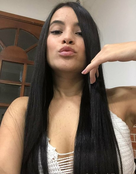 Foto di nudo di fuga di OnlyFans di Babygirlluna12