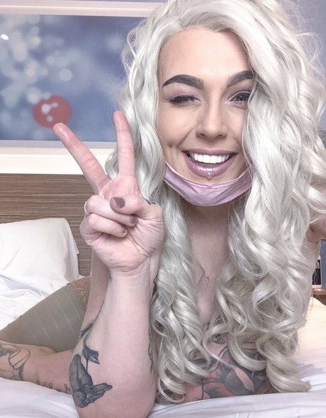 Foto di nudo di fuga di OnlyFans di Naughtynaturalnova