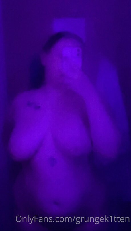 Foto di nudo di fuga di OnlyFans di Grungek1tten