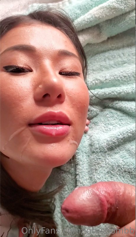Foto di nudo di fuga di OnlyFans di Lotus Bomb