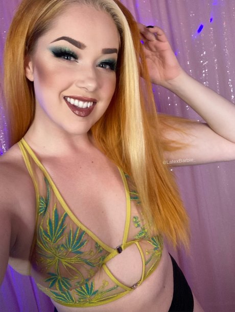 Foto di nudo di fuga di OnlyFans di Latex Barbie