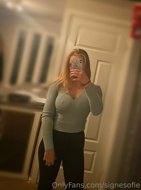 Foto di nudo di fuga di OnlyFans di Signesofie