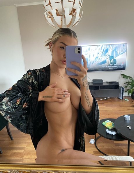 Foto di nudo di fuga di OnlyFans di Maddech