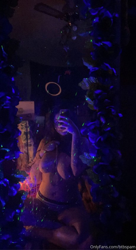 Foto di nudo di fuga di OnlyFans di Btbspam