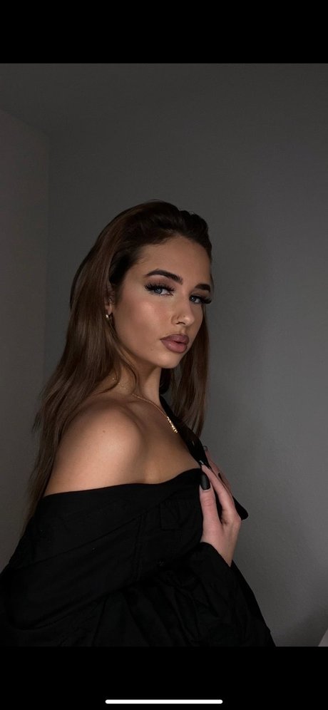 Foto di nudo di fuga di OnlyFans di Lena Goldstein