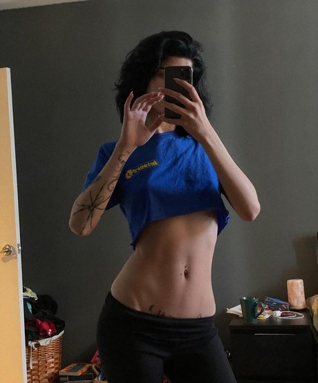 Foto di nudo di fuga di OnlyFans di Ellathrasher