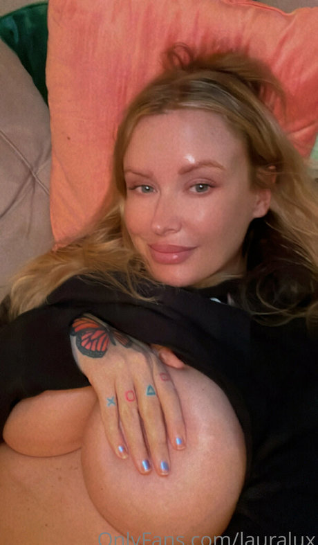 Foto di nudo di fuga di OnlyFans di Laura Lux