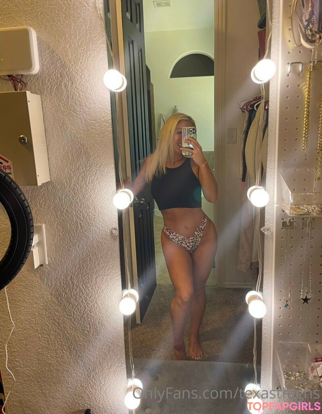 Foto di nudo di fuga di OnlyFans di Texasthighs #1998