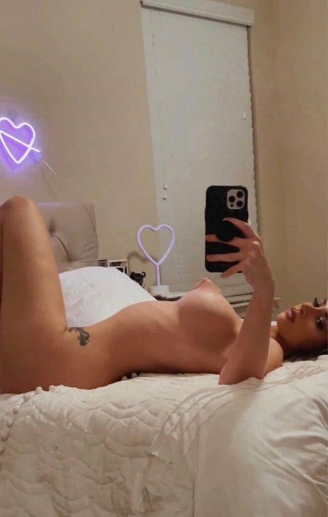 Foto di nudo di fuga di OnlyFans di Mazzy Belle