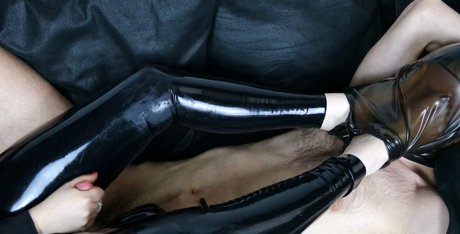 Foto di nudo di fuga di OnlyFans di Madame Mathilde