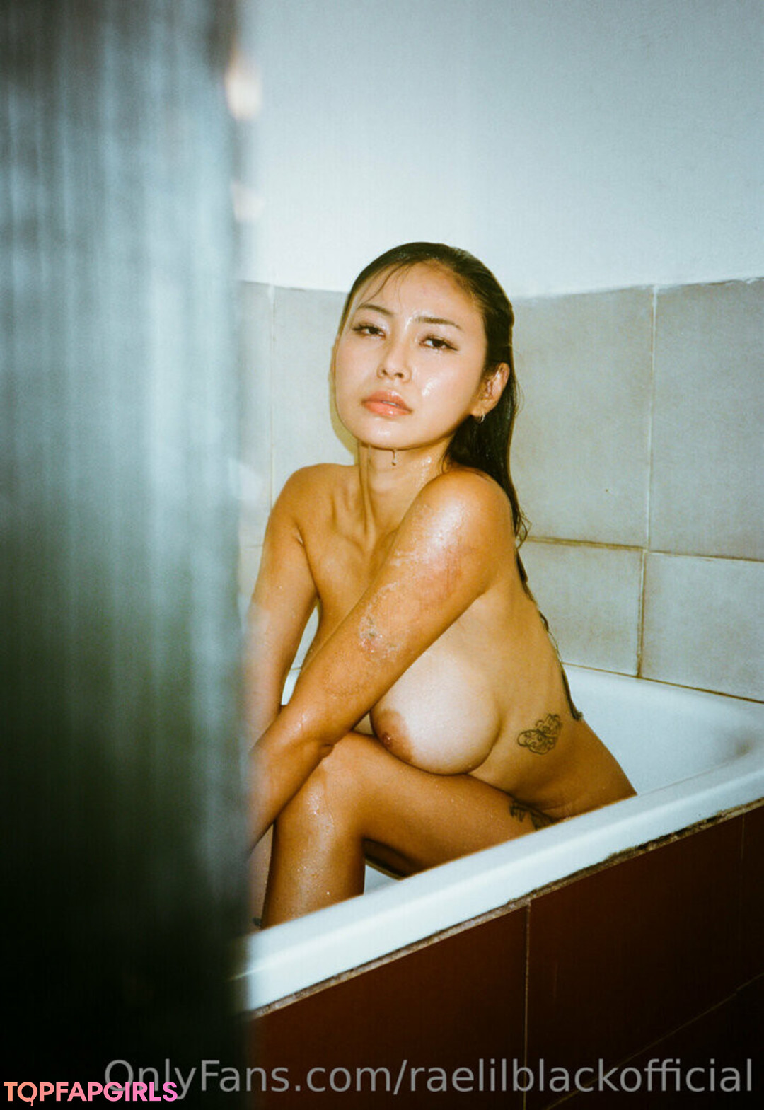 Foto di nudo di fuga di OnlyFans di Raelilblack #1410