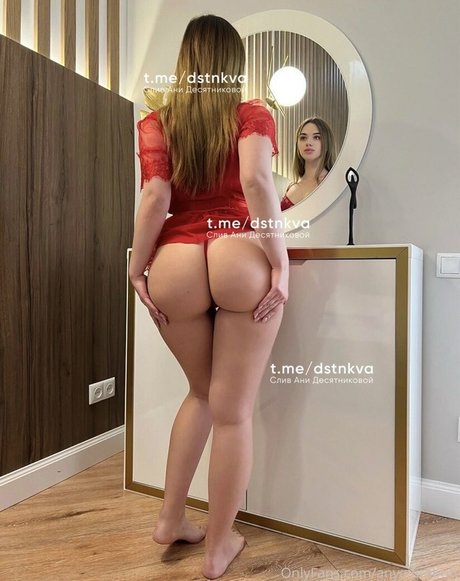 Foto di nudo di fuga di OnlyFans di Anya Desyatnikova