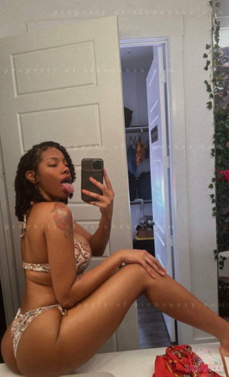 Foto di nudo di fuga di OnlyFans di Ziennaxxx